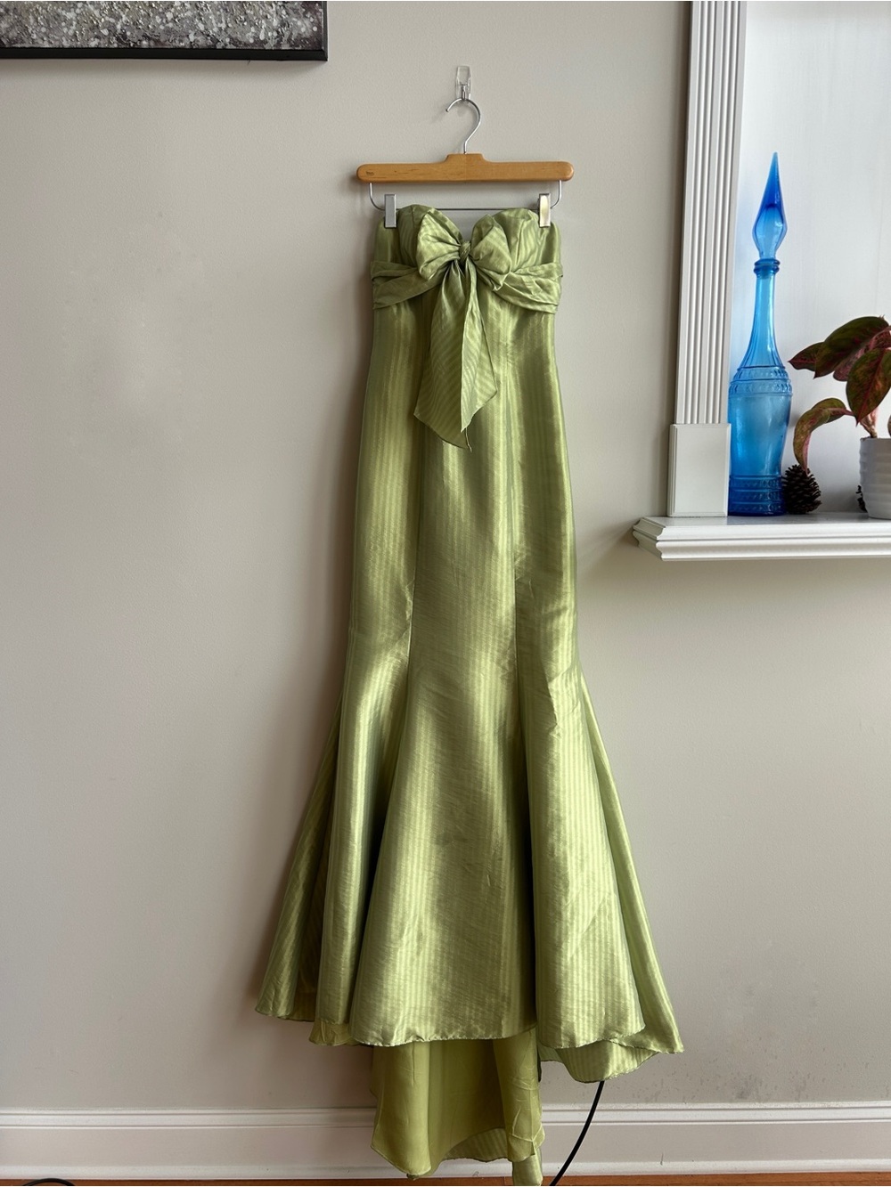 Light green Jovani mermaid dress for summer weddings and formal events size 0